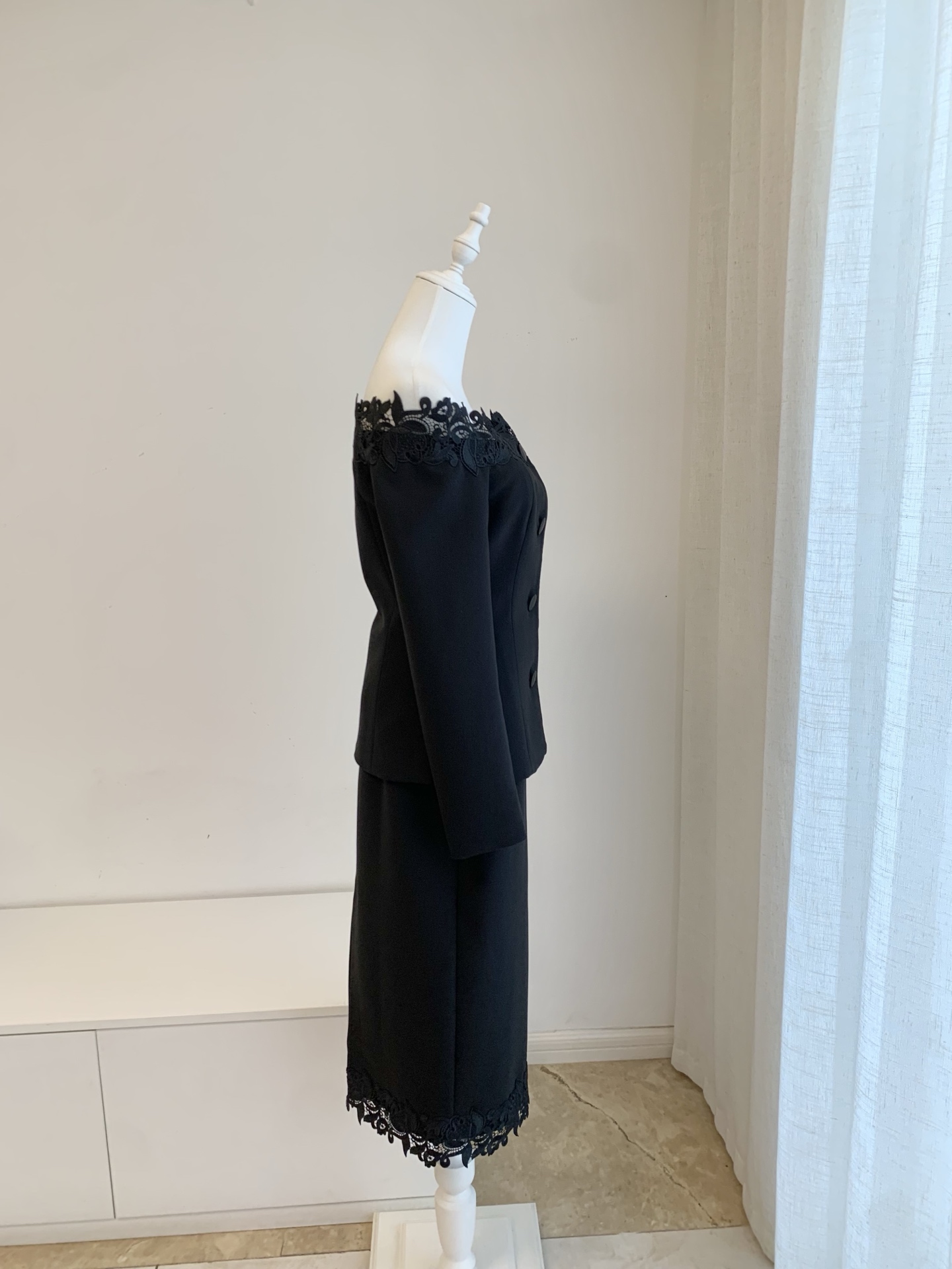 ชุดสูทแฟชั่นสตรี ลายปักดอกไม้  - Midi Skirt Floral บทวิจารณ์และราคา
